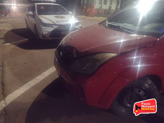 Motorista foge com veículo após bater em carro estacionado no Centro de Três de Maio - foto 4