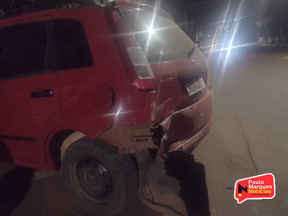 Motorista foge com veículo após bater em carro estacionado no Centro de Três de Maio - foto 2