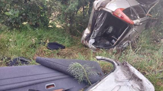 Veículo com placas de Cerro Largo capota na BR-285 - foto 2
