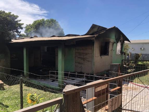 Casa fica destruída por incêndio em Porto Xavier - foto 3