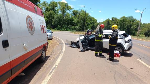 Colisão entre carro e ônibus deixa uma mulher ferida na BR-285 em Ijuí - foto 2