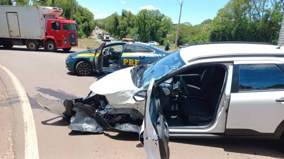Colisão entre carro e ônibus deixa uma mulher ferida na BR-285 em Ijuí - foto 4