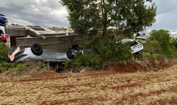 Condutor fica ferido após tombar cegonha na RS-135, em Estação - foto 3