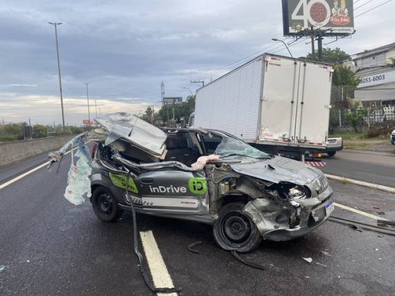 Homem dirigia um Fiat Uno