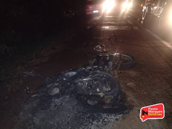 Acidente entre carro e moto deixa uma vítima fatal na BR-472 em Três de Maio - foto 3