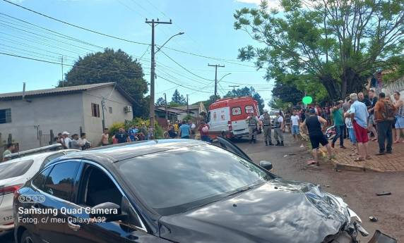 Colisão entre carro e moto deixa duas pessoas gravemente feridas em Ijuí - foto 2