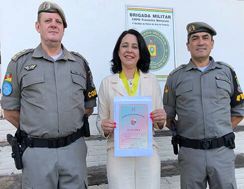 Vanderli de Barros é homenageada com Comenda do Comando Regional de Polícia - foto 2