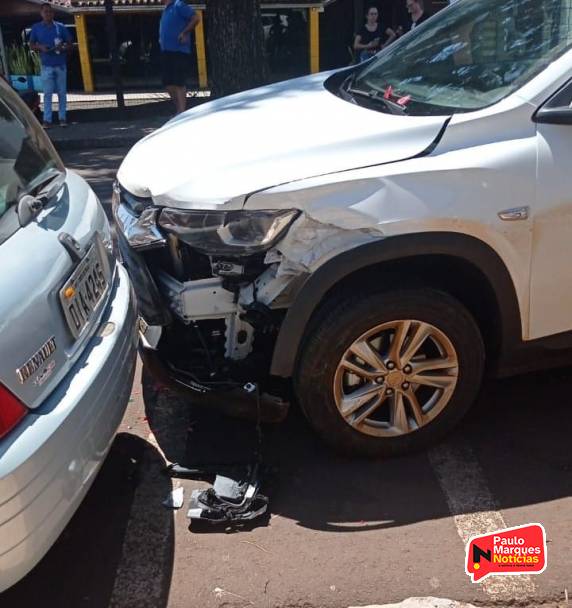 Condutora de caminhoneta tem mal súbito e provoca acidente que envolve outros três veículos - foto 4