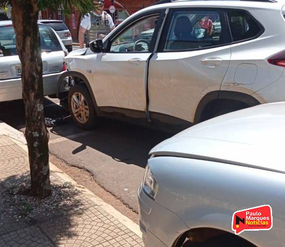 Condutora de caminhoneta tem mal súbito e provoca acidente que envolve outros três veículos - foto 3