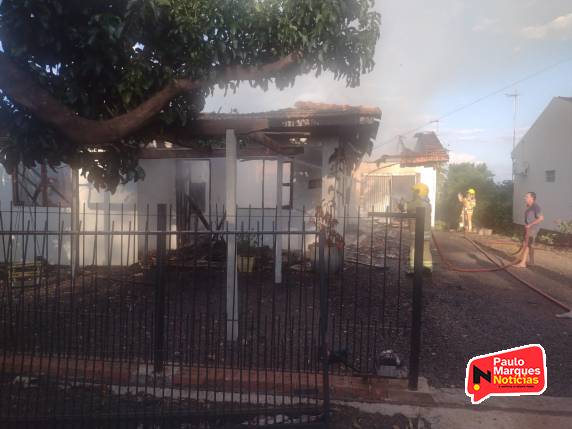 Casa é destruída por incêndio na comunidade de Bela Vista, Três de Maio - foto 3