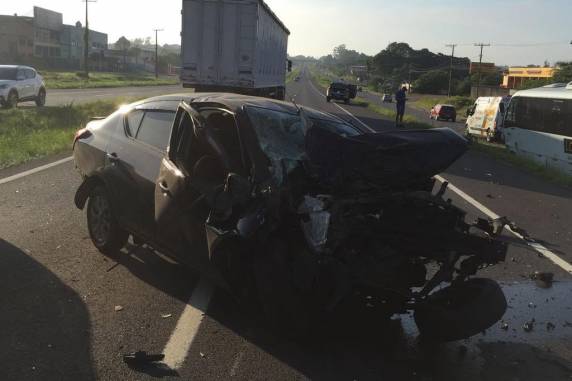 Homem morre em acidente envolvendo micro-ônibus e três carros na RS-118 - foto 3
