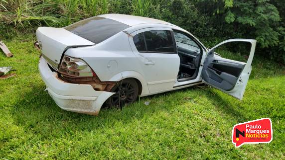 Veículo com cinco pessoas capota após saída de pista na RSC-472 em Boa Vista do Buricá - foto 3