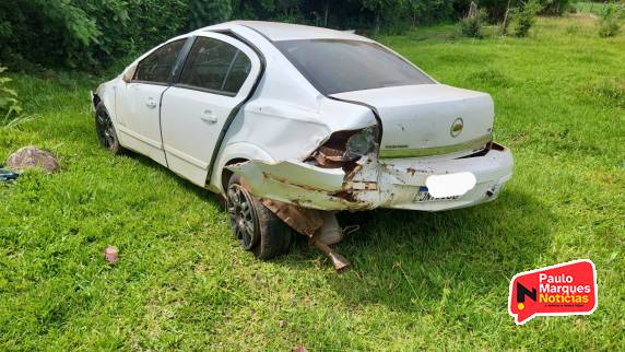 Veículo com cinco pessoas capota após saída de pista na RSC-472 em Boa Vista do Buricá - foto 2