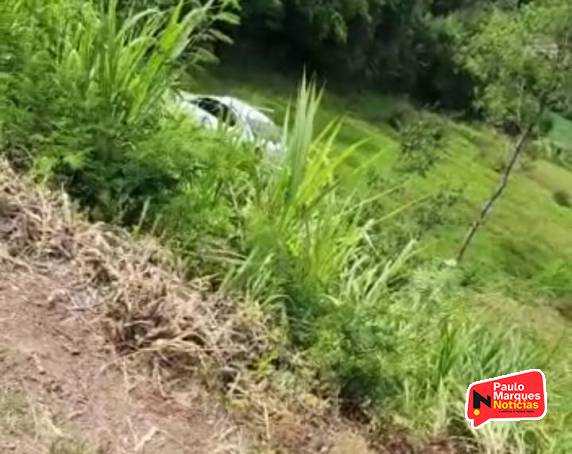 Veículo com cinco pessoas capota após saída de pista na RSC-472 em Boa Vista do Buricá - foto 5