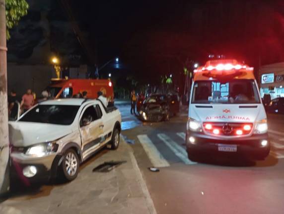 Colisão entre dois carros é registrada no Centro de Passo Fundo - foto 4