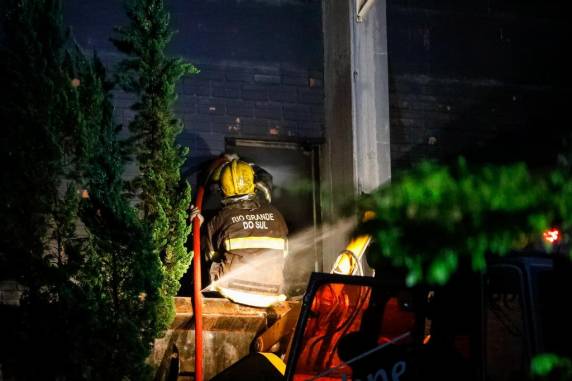 Incêndio atinge fábrica de grupo calçadista no Vale do Sinos - foto 3