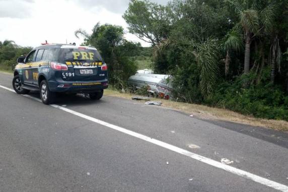 Acidente ocorreu na altura do km 502 da rodovia; motorista não se feriu