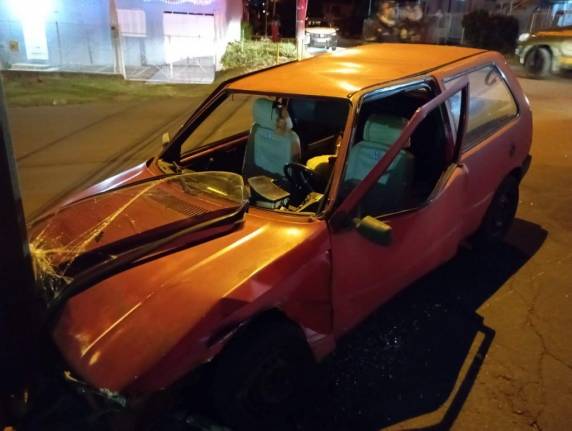 Colisão entre dois carros deixa um homem ferido em Passo Fundo - foto 3
