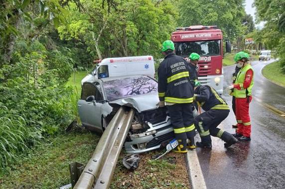 Acidente ocorreu por volta de 8h20min deste domingo na RS-235