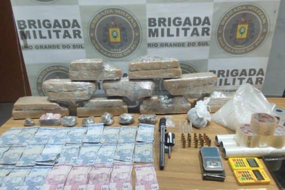 Jovem de 18 anos tentou escapar de bicicleta da abordagem da Brigada Militar, mas acabou pego com entorpecentes na mochila