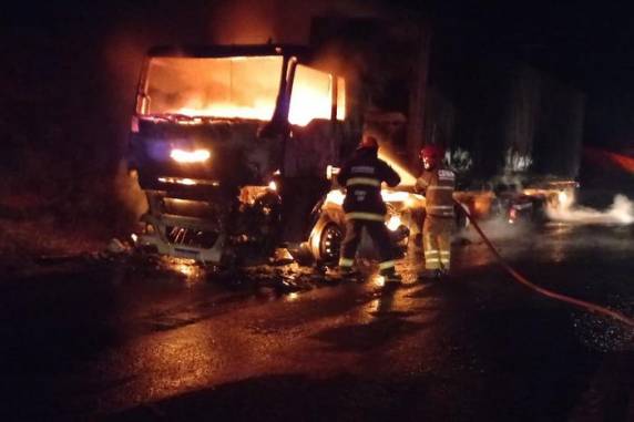 Combate ao fogo e limpeza da pista causaram congestionamento no trecho