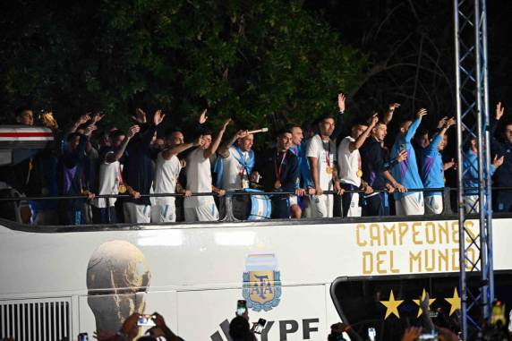 Com festa da torcida no aeroporto, Argentina volta para casa com a Copa do Mundo - foto 4