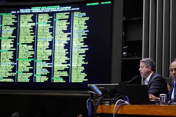 Casa encerrou a sessão, que será retomada nesta quarta-feira, às 10h