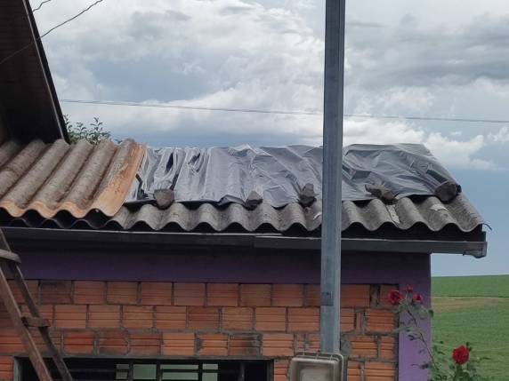 Temporal provoca destelhamentos em Sede Nova - foto 3