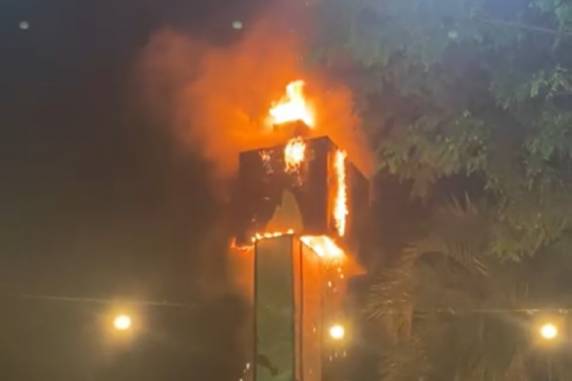 Chamas teriam começado em uma das chaminés do estabelecimento