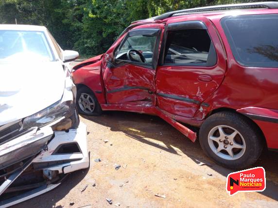 Colisão frontal deixa dois feridos na BR-472 em Três de Maio - foto 2