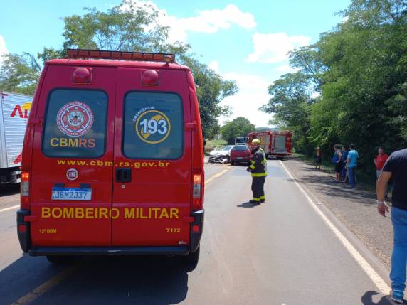 Colisão frontal deixa dois feridos na BR-472 em Três de Maio - foto 5