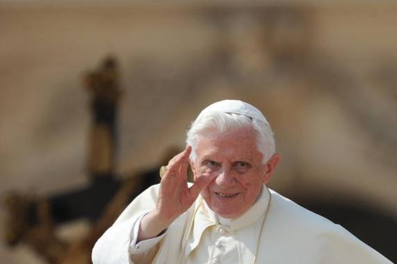 Pontífice emérito vivia recluso no Vaticano desde que deixou o trono de São Pedro, em 2013