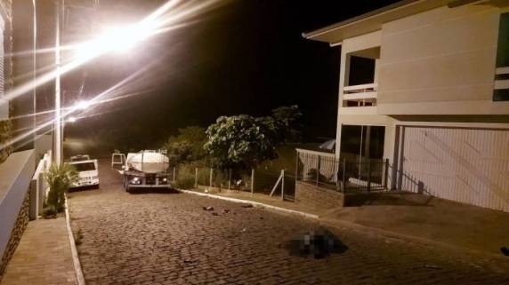 Conforme populares, o motorista do veículo pesado apresentava sinais de mal súbito