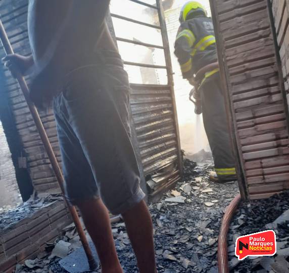 Incêndio destrói quatro casas em Boa Vista do Buricá - foto 3