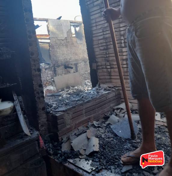 Incêndio destrói quatro casas em Boa Vista do Buricá - foto 2
