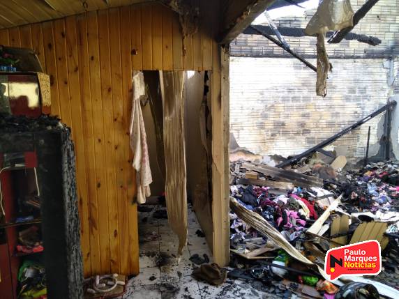 Incêndio destrói quatro casas em Boa Vista do Buricá - foto 4