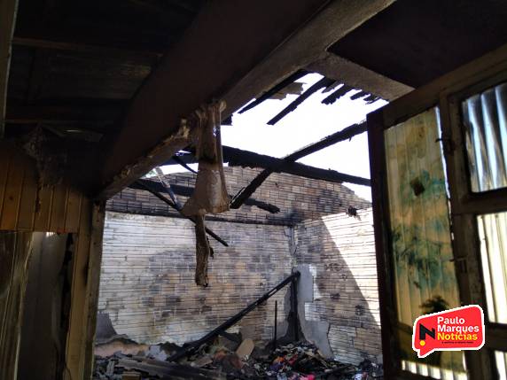 Incêndio destrói quatro casas em Boa Vista do Buricá - foto 7