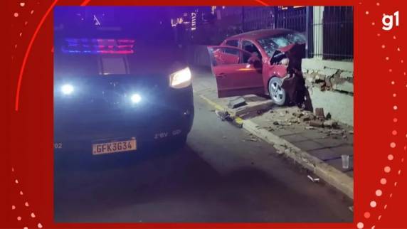 A esposa e filho de três anos estavam no carro no momento do acidente. Eles foram levados para o Hospital São Pedro de Garibaldi.