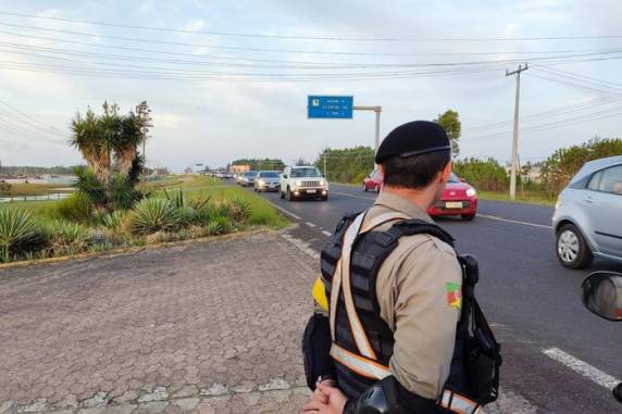 Número de multas aplicadas pelo Comando Rodoviário da Brigada Militar entre quinta-feira e sábado aumentou 28,1% na comparação com os últimos dias de 2021
