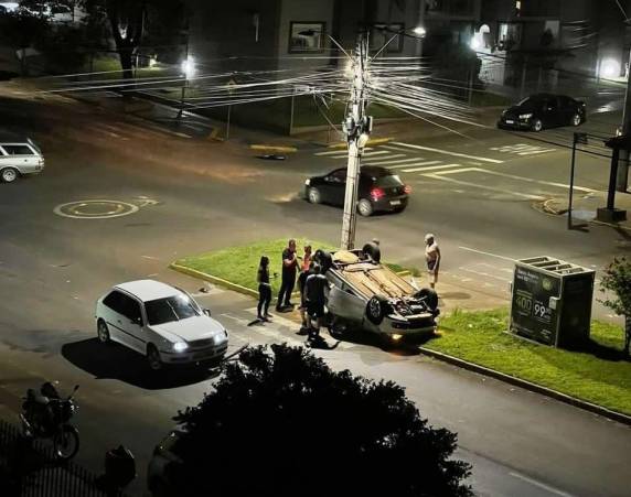 Colisão seguida de capotamento na zona sul de Santo Ângelo - foto 2