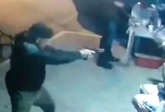 O crime ocorreu em frente a uma loja de conveniências