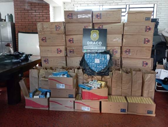 DRACO desmantela esconderijo de cigarros contrabandeados em Passo Fundo - foto 3