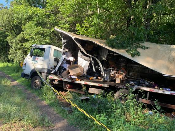 Colisão entre carreta e caminhão deixa motorista ferido no trecho de Passo Fundo a Marau - foto 3