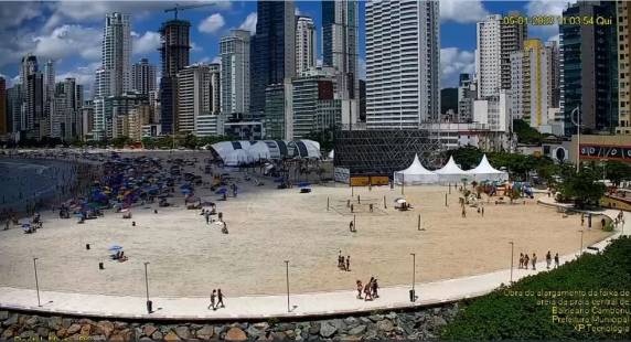 São 10 pontos analisados na Praia Central, mas situação não afasta banhistas. Outras cidades do Litoral Norte catarinense também estão com praias impróprias para banho.