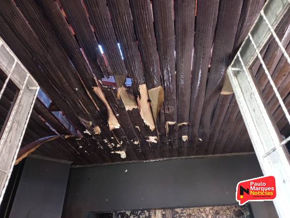 Casa abandonada no Centro de Três de Maio é novamente atingida por incêndio - foto 2