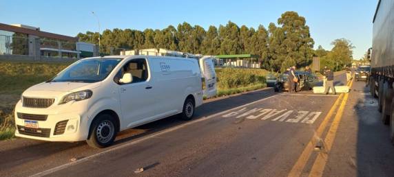 Colisão frontal entre carro e carreta resulta em dois óbitos em Passo Fundo - foto 5