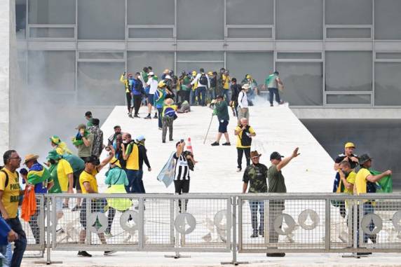 Ministro da Justiça afirmou que forças de segurança estão agindo contra manifestantes que invadiram Congresso, Planalto e STF