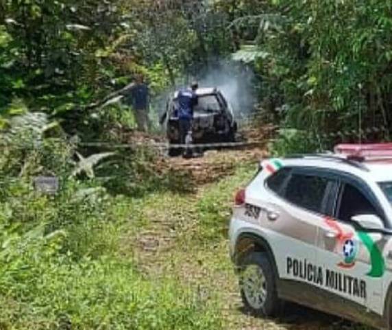 Chacina em SC deixa seis mortos carbonizados dentro de carro; casa onde moravam foi incendiada - foto 2