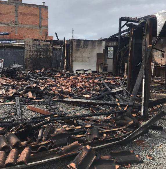 Chacina em SC deixa seis mortos carbonizados dentro de carro; casa onde moravam foi incendiada - foto 3