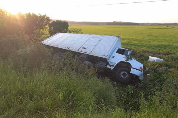 Acidente entre caminhão e ônibus deixa feridos na BR-290, em Eldorado do Sul - foto 2